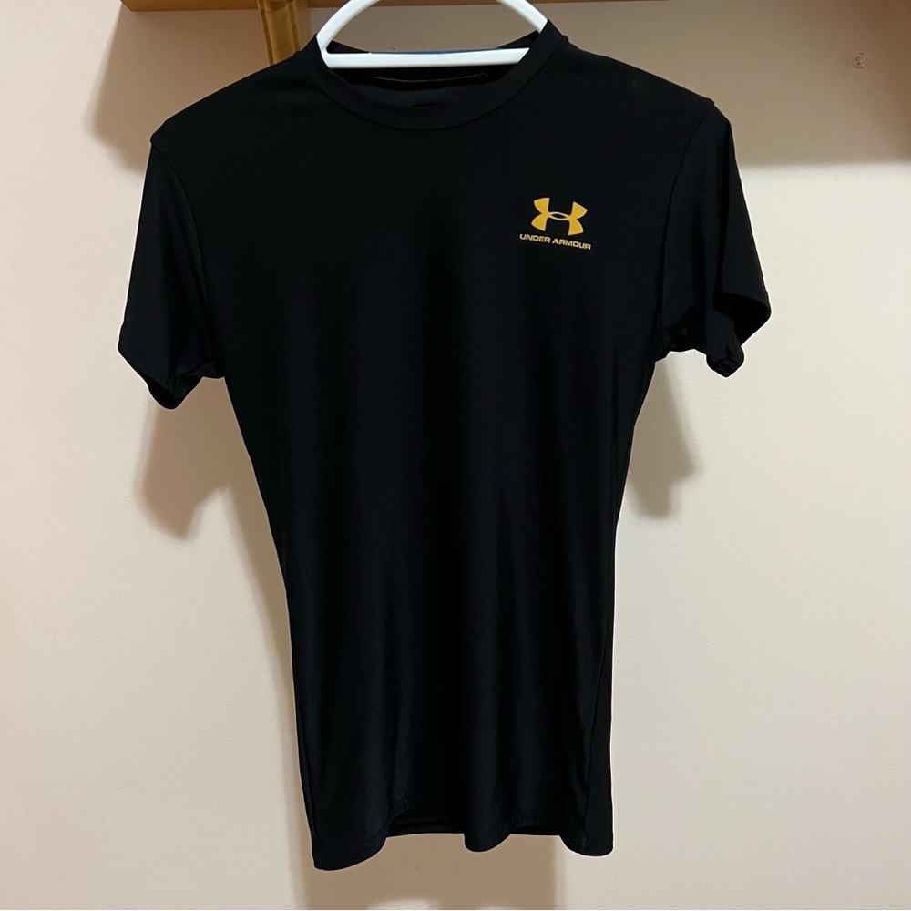 Under Armour Children’s Black Shirt Unisex  NWOT